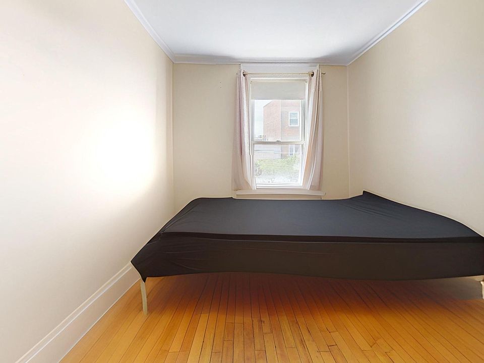 1st image of 18 Salem St APT 2