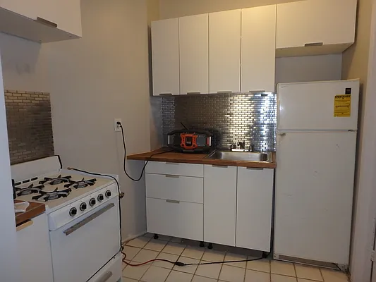 Rented by B.Belinda Realty LLC. | media 6