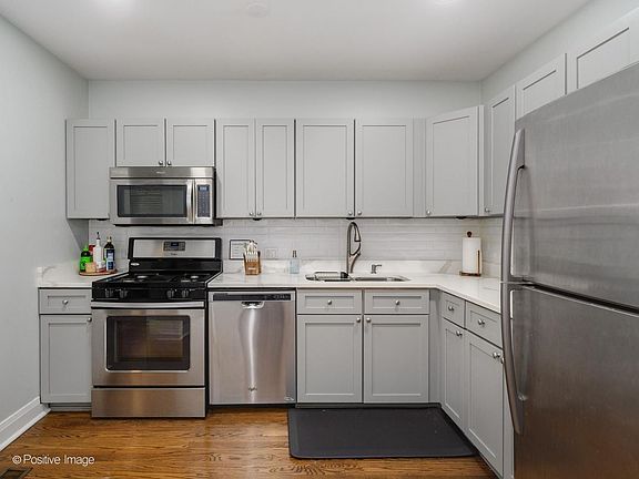 2nd image of 1120 W Armitage Ave APT 301