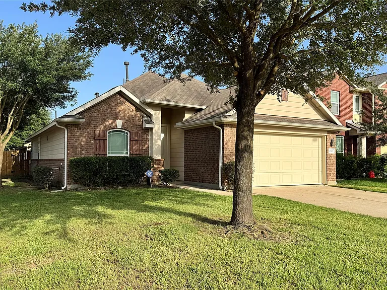2303 Corry Crest Cir — Photo 2