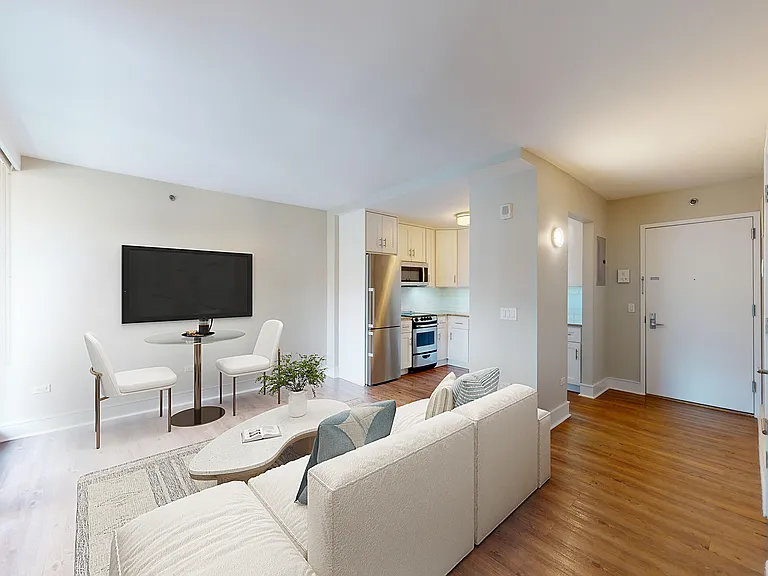 237 E 34th St #1606 — Photo 3