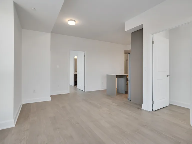 3240 William Coltson Ave — Photo 136