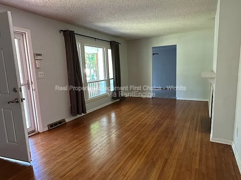 2448 E Aloma St — Photo 3