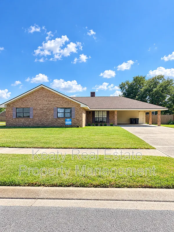 3 bed, 2.0 bath, 2015 sqft, $2,000 — Photo 1