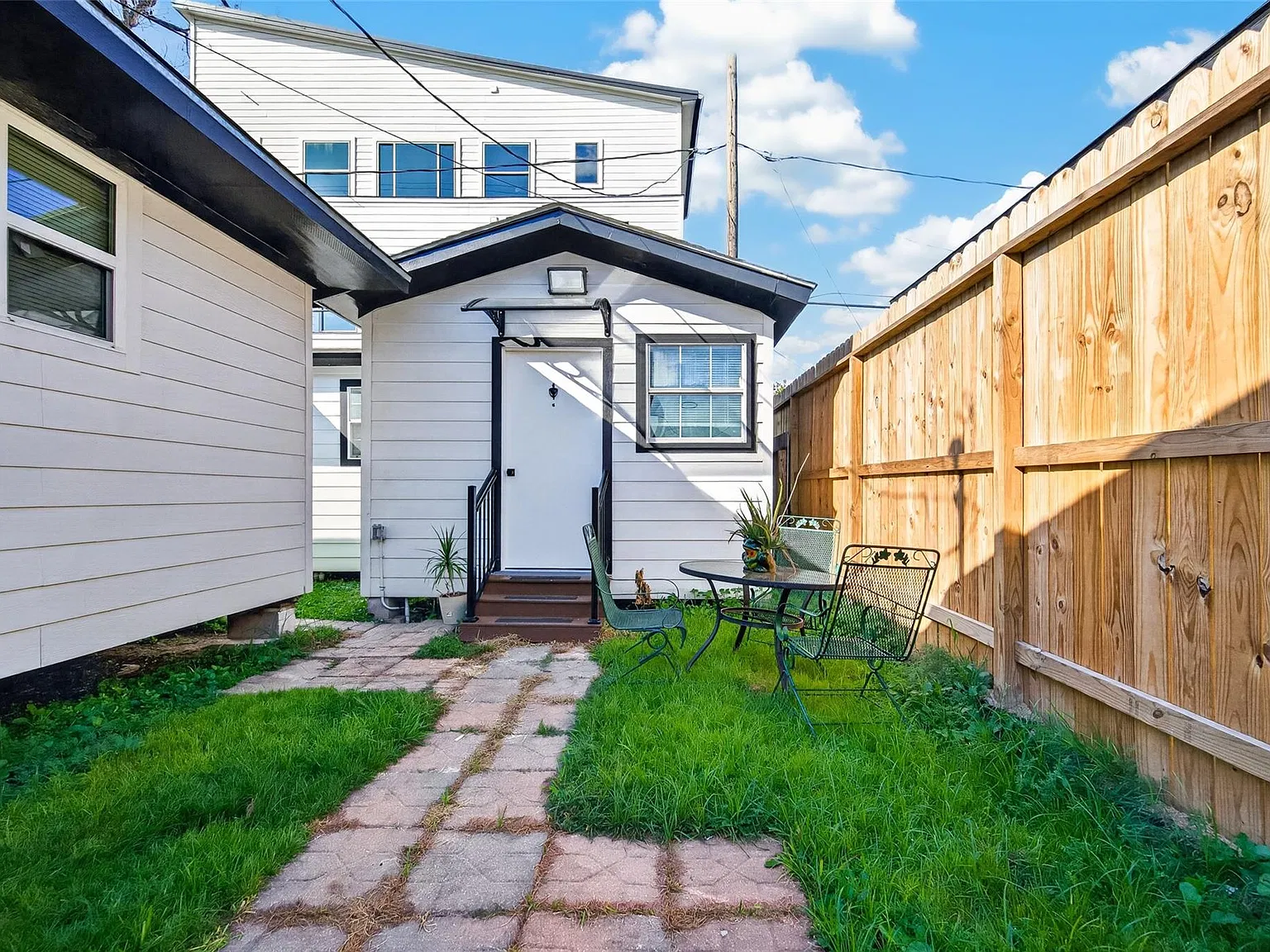 1 bed, 1.5 bath, 250 sqft, $850 — Photo 3