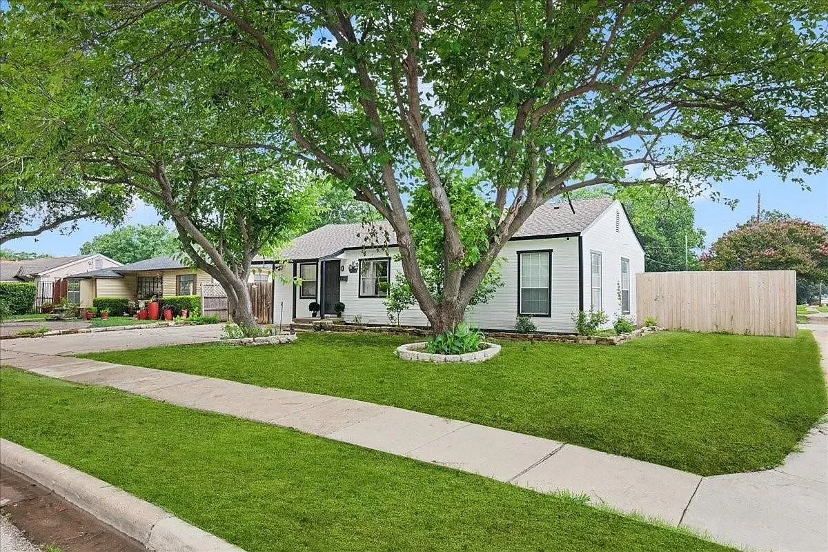 4 bed, 2100 sqft, $2,598 — Photo 1