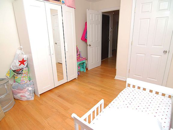 2nd image of 118 Bay 11 St