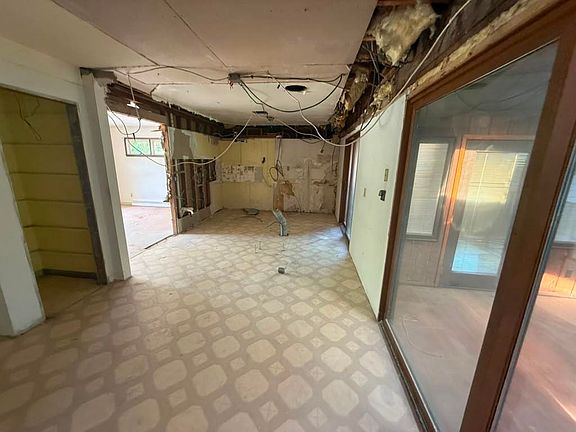 5th image of 4037 Tokay Blvd
