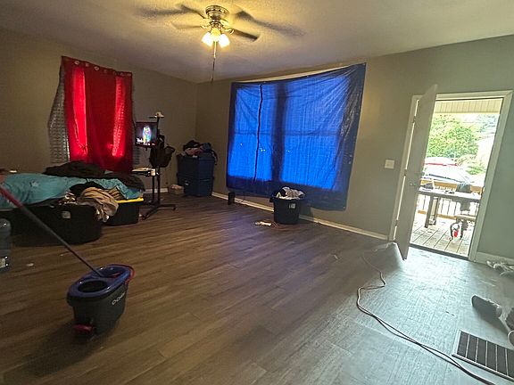 2nd image of 2652 Cherry Ave
