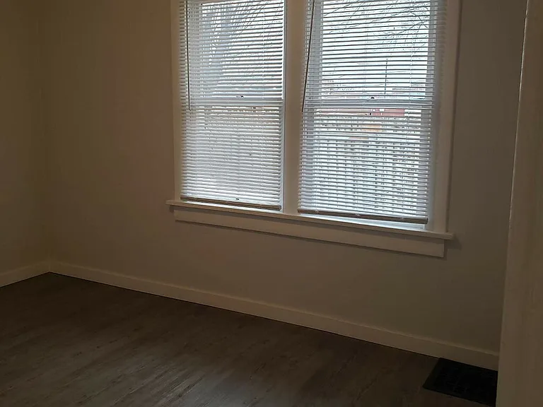 422 3rd Ave E #1 — Photo 7