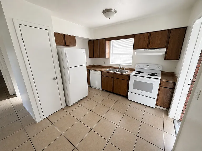 2300 W Cannon Ter NW #B — Photo 3