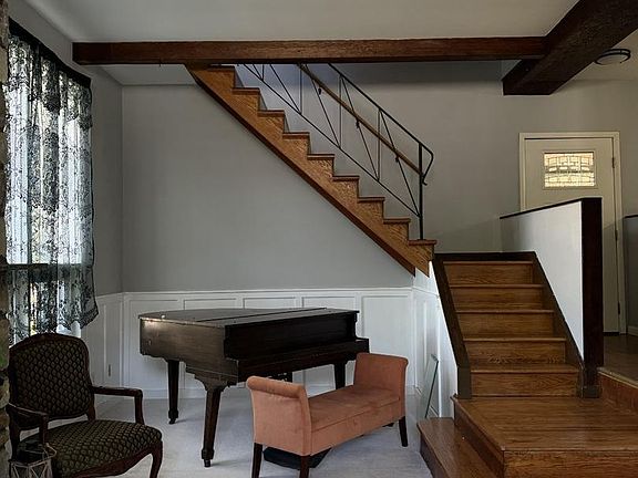 5th image of 609 Foster Rd