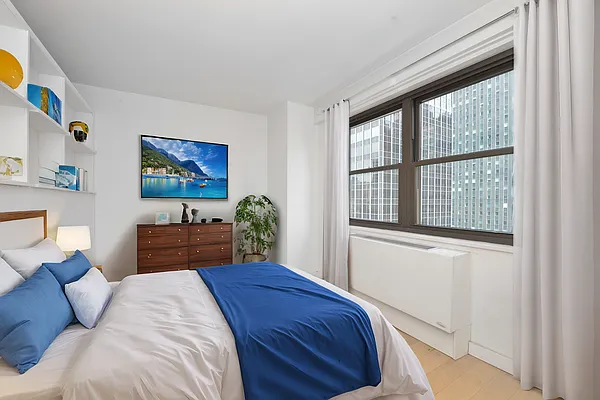 Rented by Manhattan Realty Group | media 16