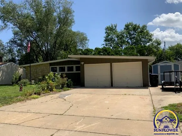 3328 SW James St, Topeka, KS 66614