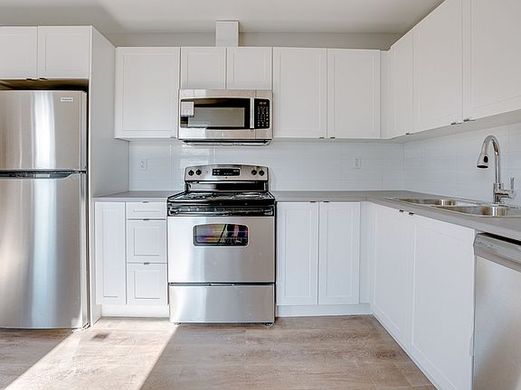 4th image of 168 Picton St E #5