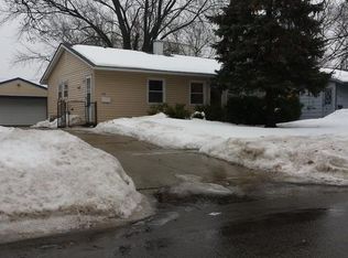 115 E Chestnut Dr, Streamwood, IL