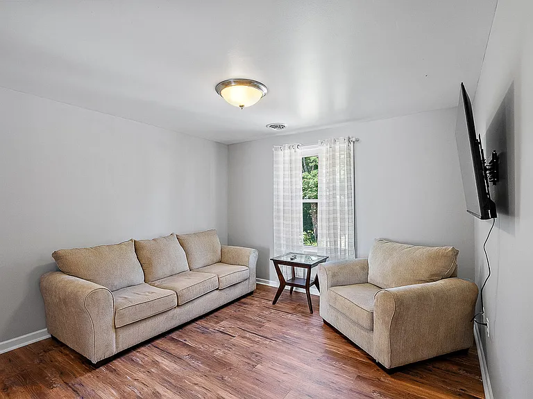 387 Maple Ave — Photo 23
