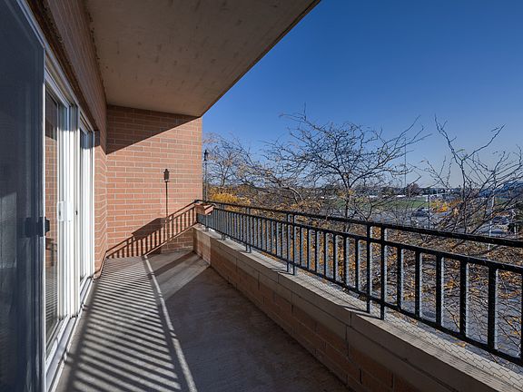 5th image of 7050 183rd St Unit 201