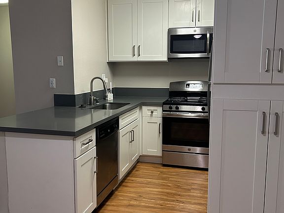4th image of 5465 E Cochran St #9