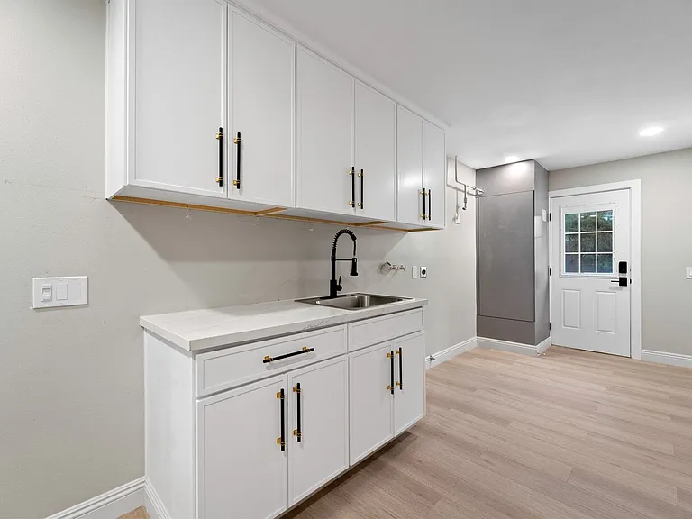 Fairview Dr — Photo 32