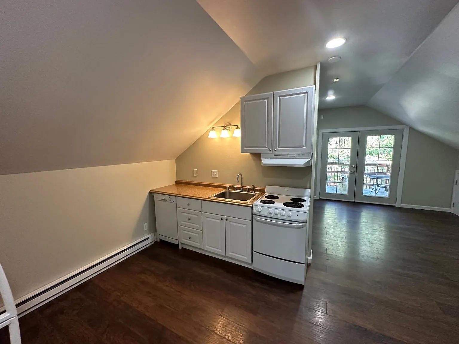Studio, 650 sqft, $1,875 — Photo 3