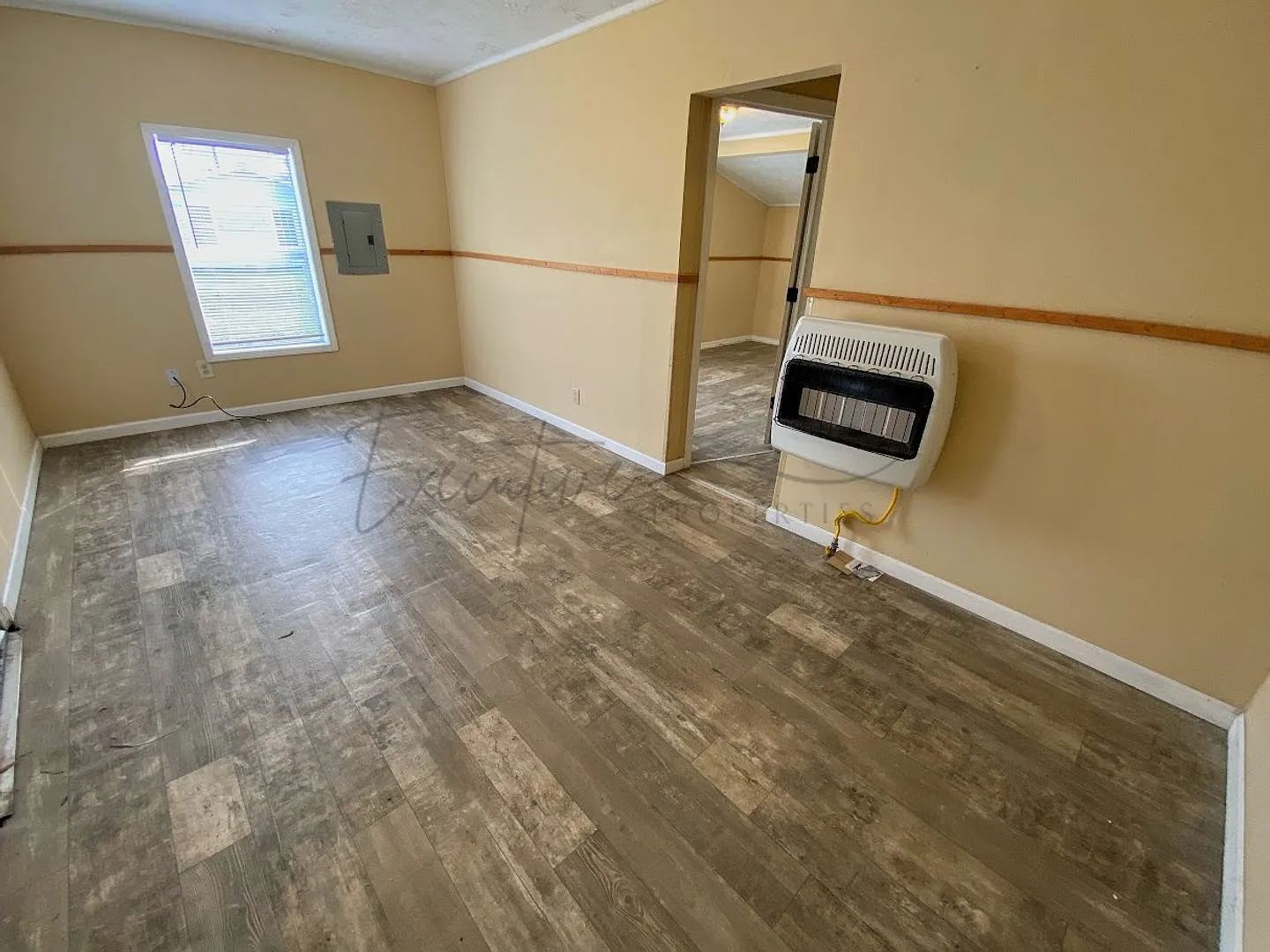 2-Bed, 1-Bath Home in Lake Charles - Deposit-Free Move-In Option Available! — Photo 2