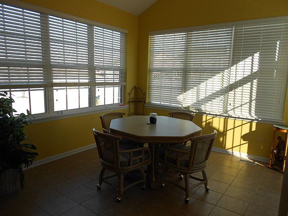 3rd image of 804 Colchester Dr