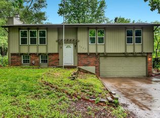 2943 SW Tutbury Town Rd, Topeka, KS 66614