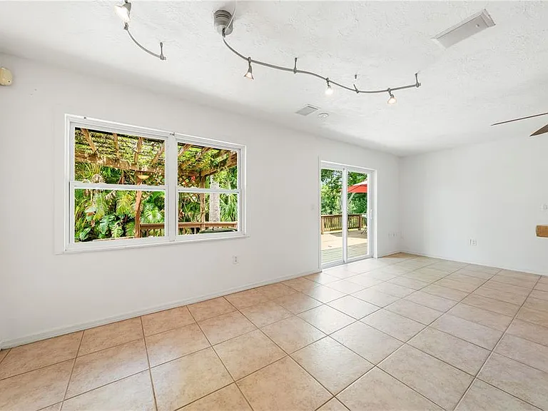 3709 Alden Way — Photo 10