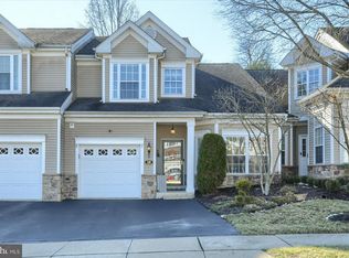 15 Dresner Cir, Upper Chichester, PA 19061