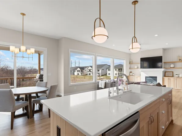5606 147th St, Urbandale, IA 50323