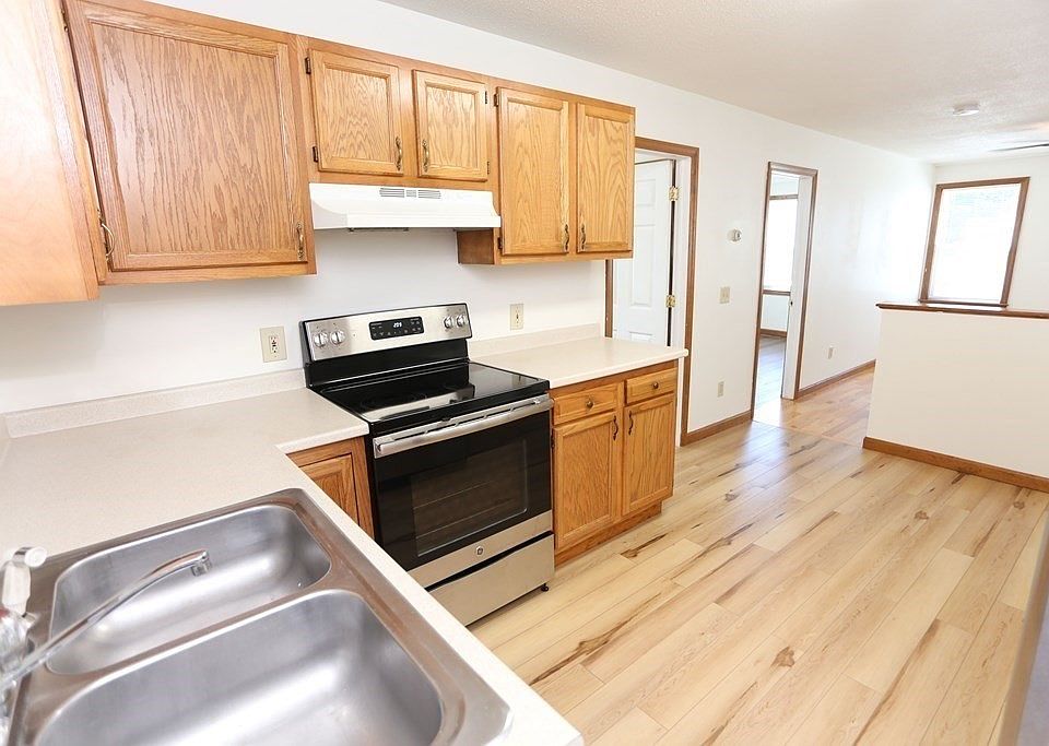 11 Bardwell St, South Hadley, MA 01075 Zillow