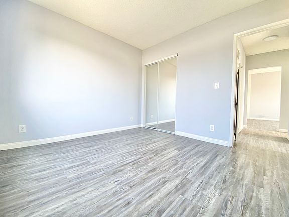 4th image of 227 Normandie Ave #17