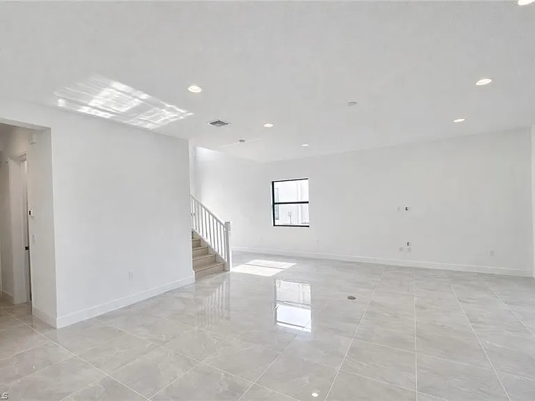 12770 Woodbury Dr — Photo 8