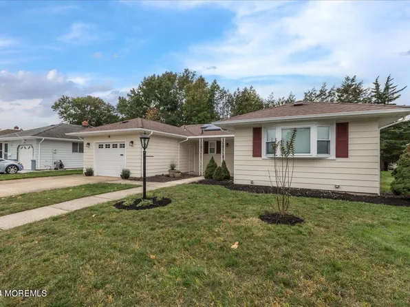 41 Scarborough Place, Toms River, NJ 08757