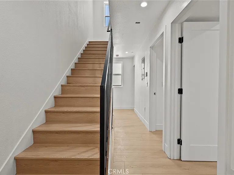 322 Leslie Way — Photo 6