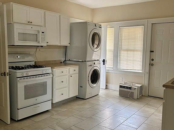 3rd image of 138 Mill Hill Ave #2