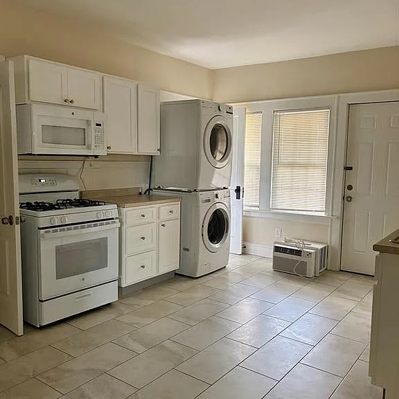 138 Mill Hill Ave #2 — Photo 3