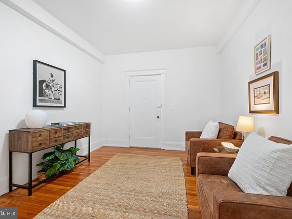 2nd image of 116 6th St NE APT 105