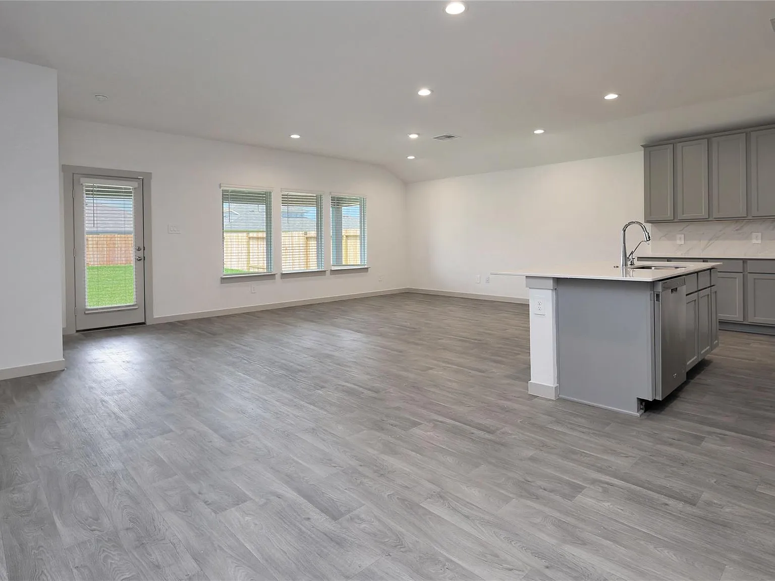 4 bed, 2.0 bath, 2065 sqft, $2,695 — Photo 3