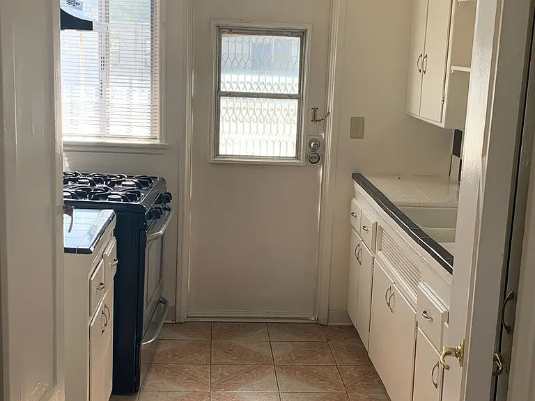 5610 Corbett St — Photo 9