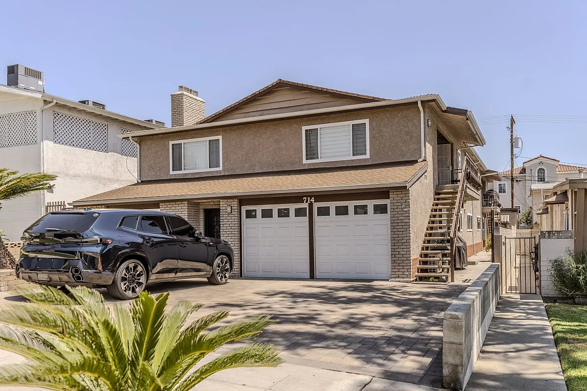 Building Photo - 714 E Orange Grove Ave #D