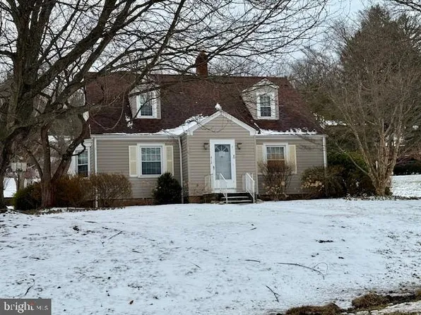 412 Ruskin Dr, Altoona, PA 16602