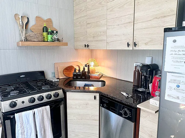 159 Christopher St #4 — Photo 8