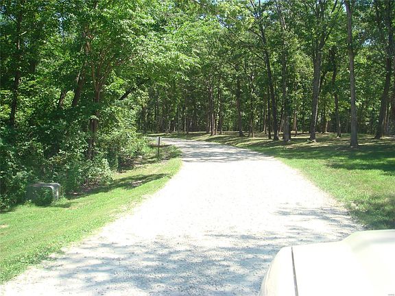 5th image of 568 Basswood Dr