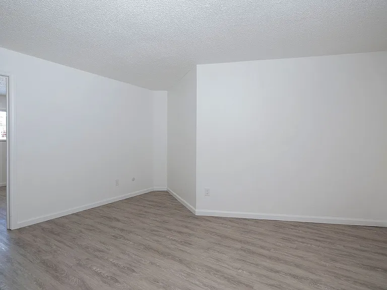 Aztec Pacific Apartments — Photo 72