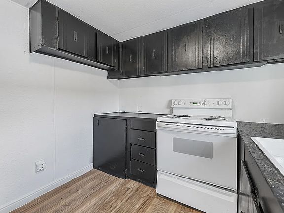 4th image of 983 Aria Blvd #2