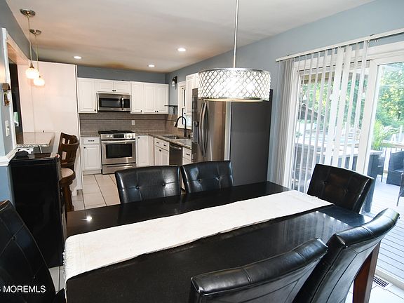 3rd image of 121 Frede Drive