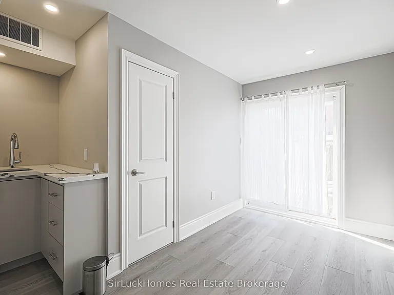 250 Richvale Dr S #22 — Photo 12