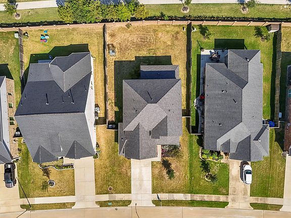 2nd image of 1903 Pepper Grove Ln